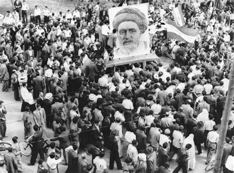 1953 Iranian Coup d'état - Yhdysvaltain ja brittiläisen tiedustelupalvelun vallankaappaus; Shah Mohammad Reza Pahlavin valtaannousu