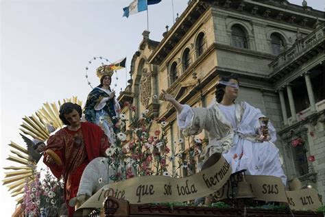 El Rezado de San Antonio: Kun Usko ja Yltiöpäinen Luonto Taistelivat Uuden Espanjan Maailmassa