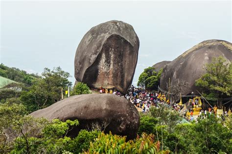 Khao Phra Batin kapina: Buddhalainen taivas ja valtakunnan murhenäytelmä 800-luvulla